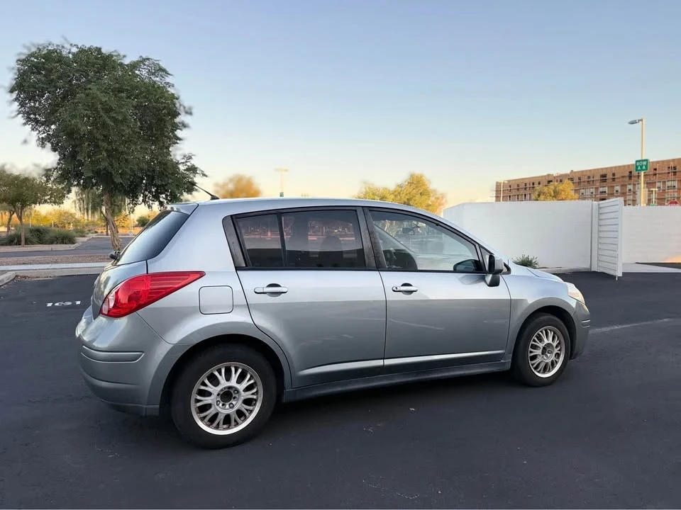 2009 Nissan Versa - Image 2 of 5