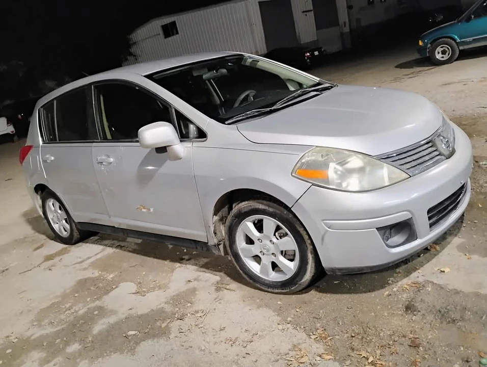 2009 Nissan Versa - Image 2 of 12