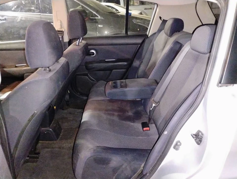 2009 Nissan Versa - Image 8 of 12
