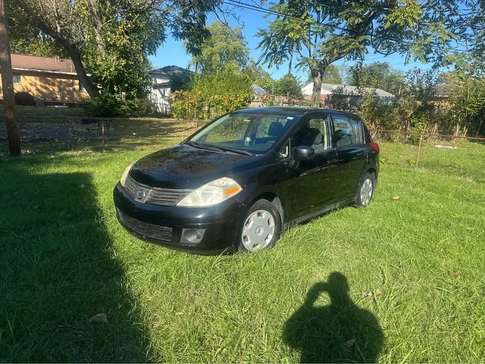 2009 Nissan Versa - Image 2 of 5