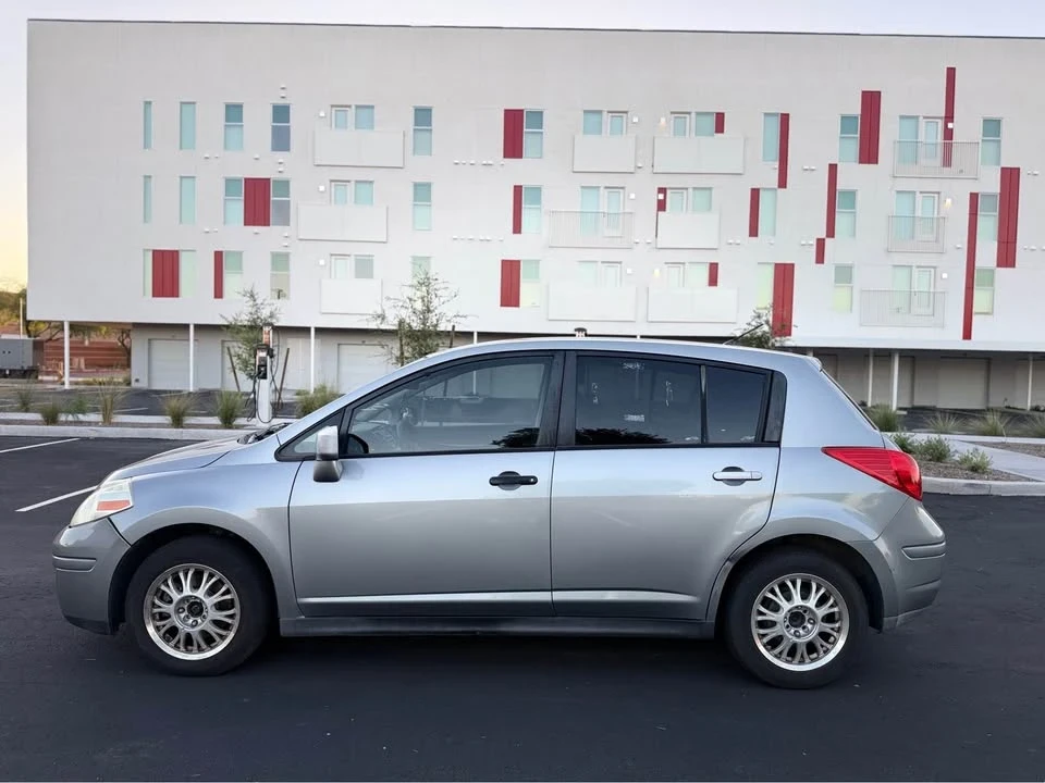 2009 Nissan Versa - Image 2 of 6