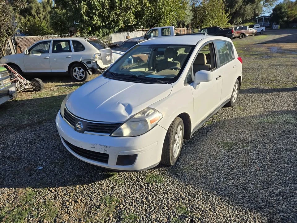 2009 Nissan Versa - Image 2 of 6