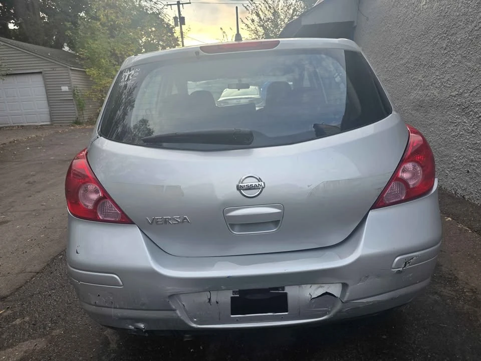 2009 Nissan Versa - Image 2 of 9
