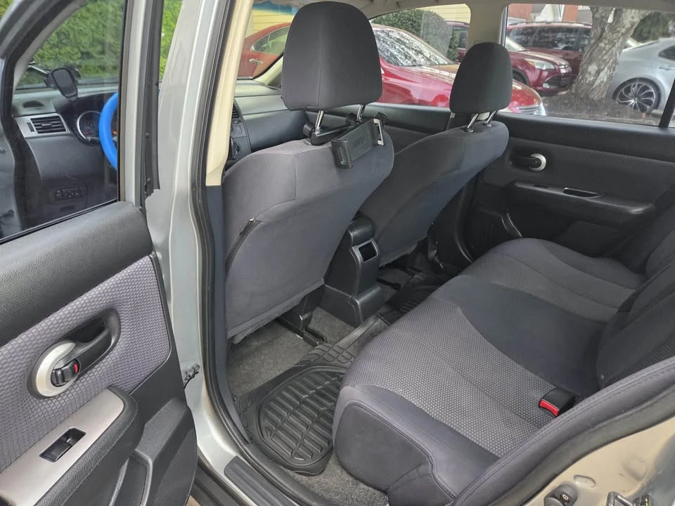 2009 Nissan Versa - Image 3 of 6
