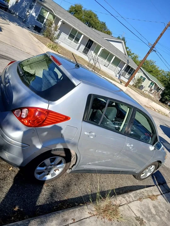 2009 Nissan Versa - Image 4 of 9