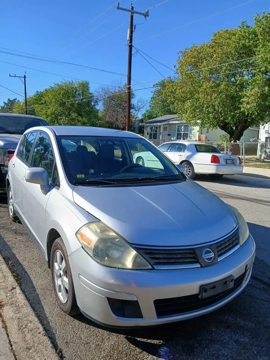 2009 Nissan Versa - Image 2 of 9
