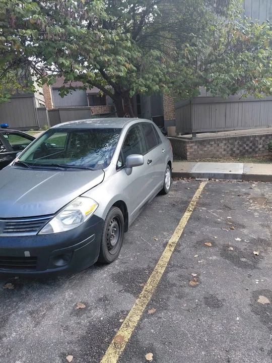 2009 Nissan Versa - Image 2 of 8