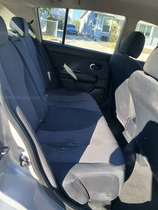 2009 Nissan Versa - Image 7 of 9