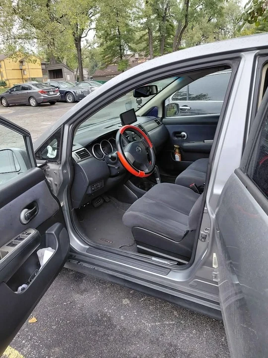 2009 Nissan Versa - Image 7 of 8