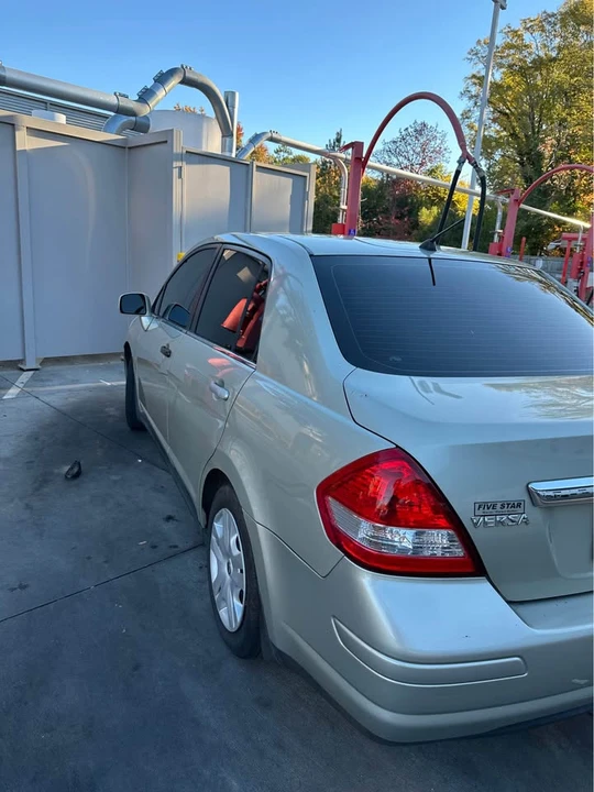 2009 Nissan Versa - Image 2 of 2
