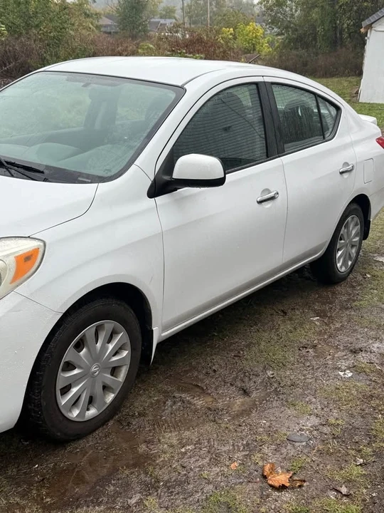 2009 Nissan Versa - Image 2 of 5