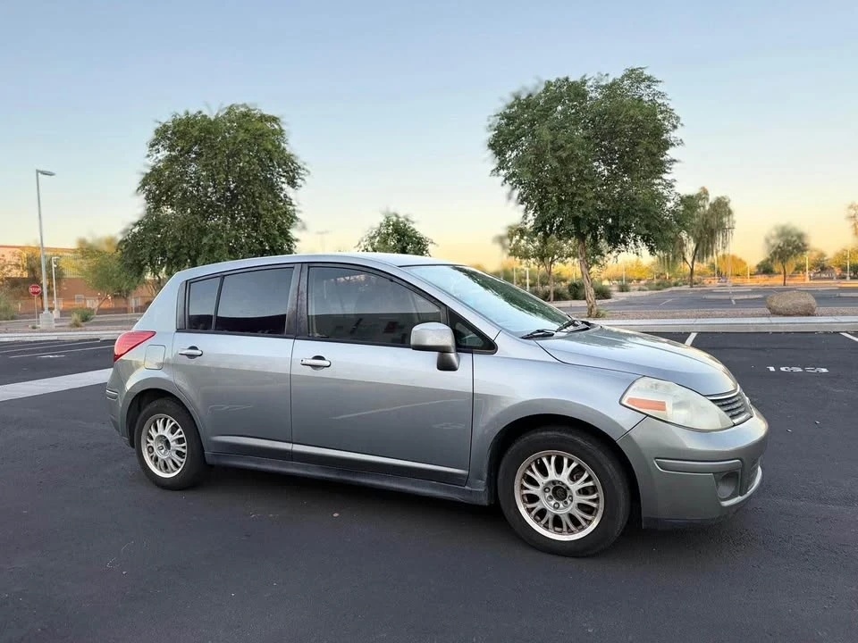 2009 Nissan Versa - Image 2 of 7