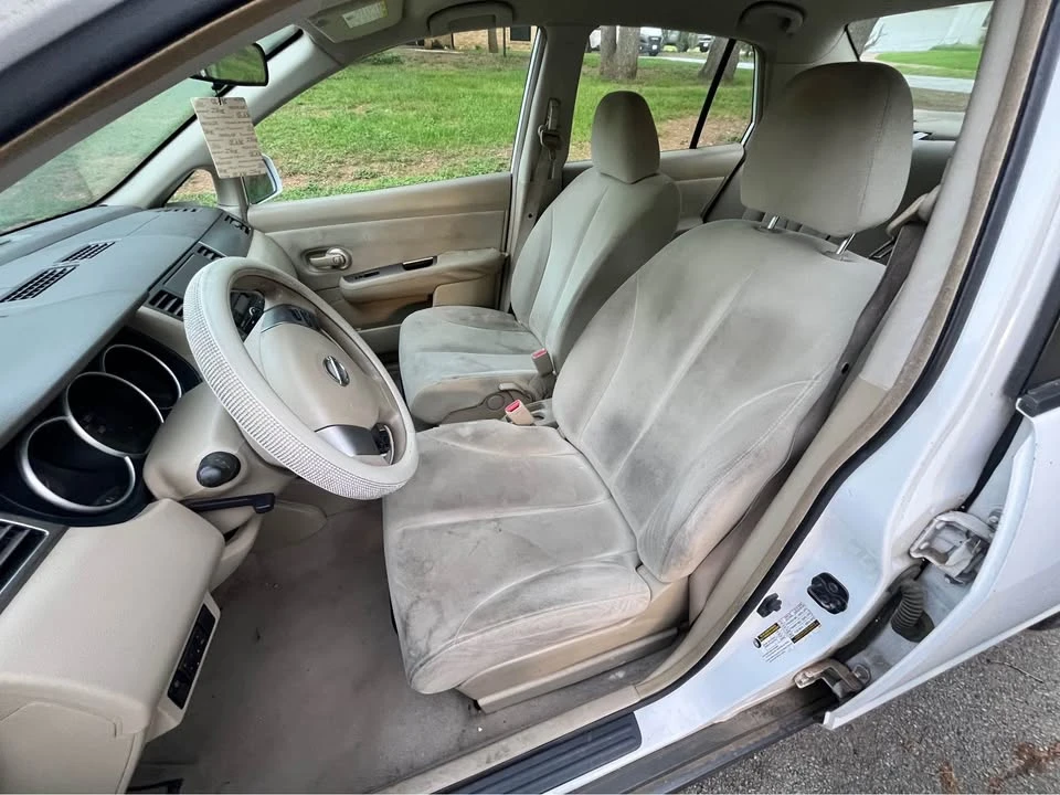 2009 Nissan Versa - Image 2 of 3