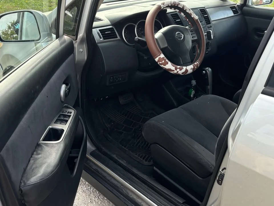2009 Nissan Versa - Image 8 of 17