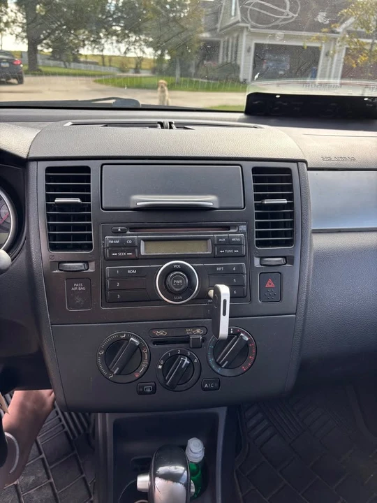 2009 Nissan Versa - Image 6 of 17
