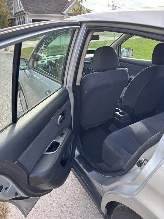 2009 Nissan Versa - Image 9 of 17