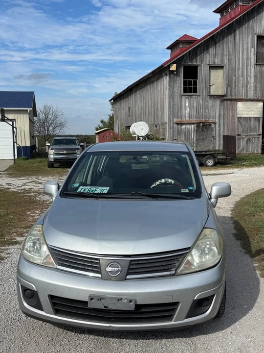 2009 Nissan Versa - Image 4 of 17