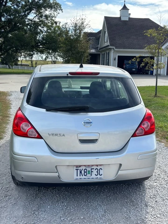 2009 Nissan Versa - Image 7 of 17