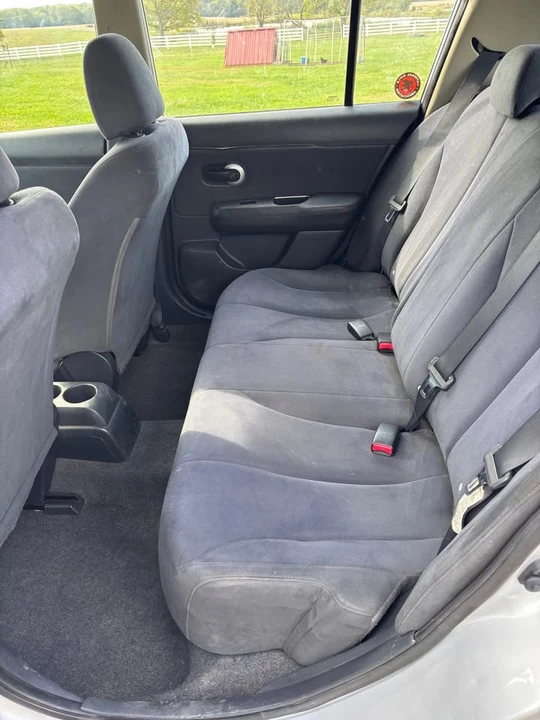2009 Nissan Versa - Image 10 of 17