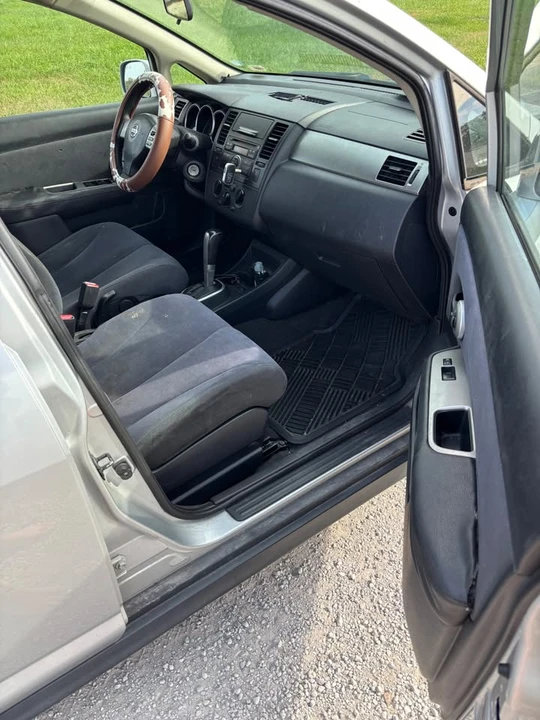 2009 Nissan Versa - Image 15 of 17