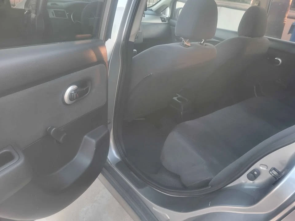 2009 Nissan Versa - Image 4 of 8