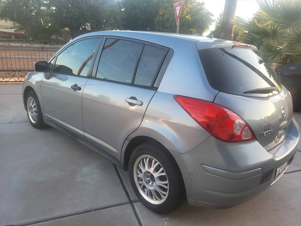 2009 Nissan Versa - Image 2 of 8