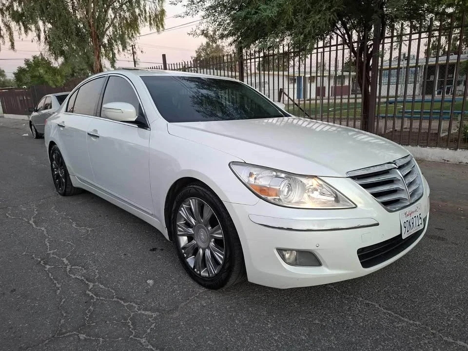 2009 Hyundai Genesis - Image 3 of 15