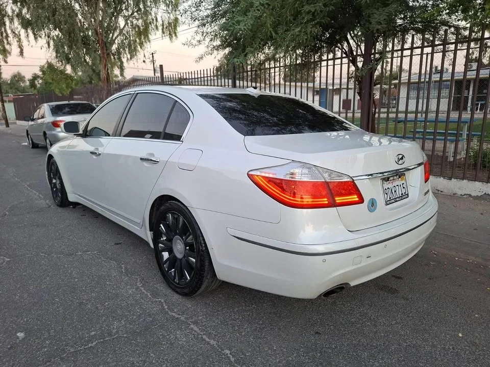 2009 Hyundai Genesis - Image 3 of 14