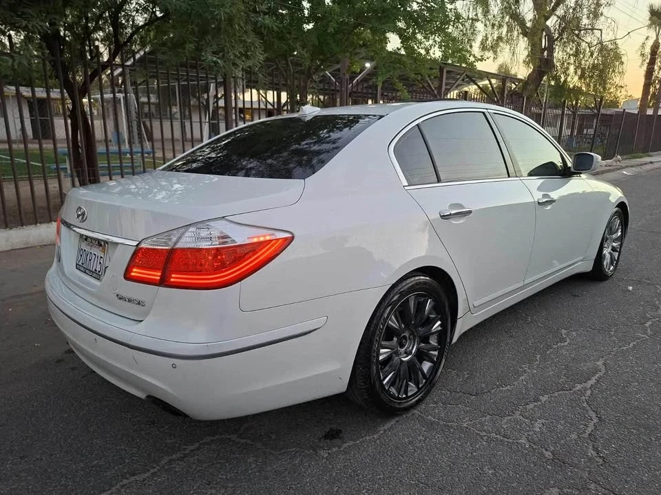 2009 Hyundai Genesis - Image 6 of 15