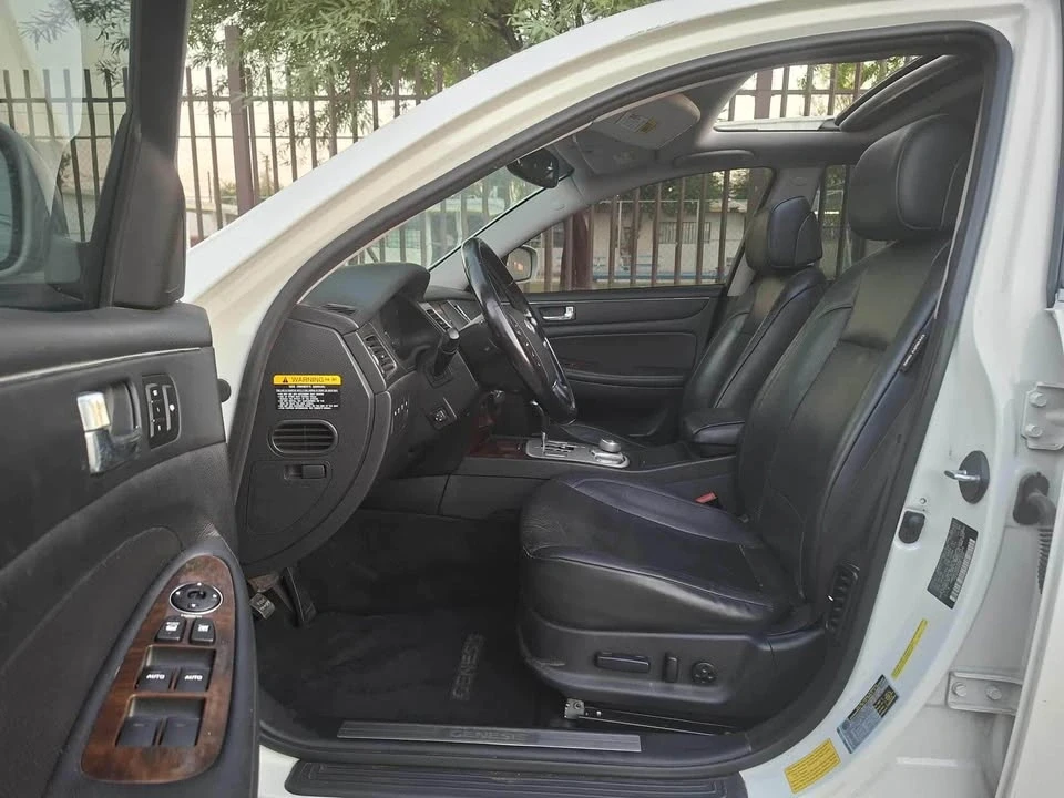 2009 Hyundai Genesis - Image 14 of 14