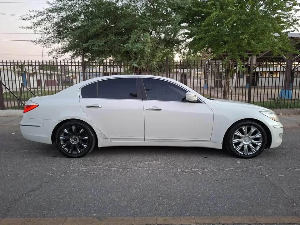 2009 Hyundai Genesis - Image 5 of 14