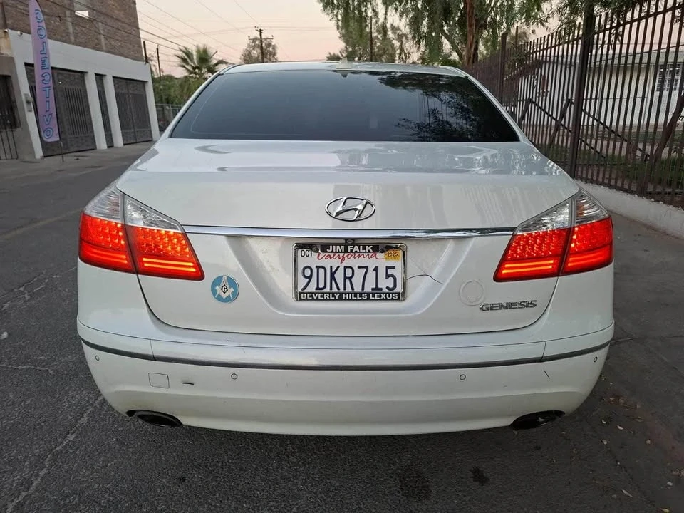 2009 Hyundai Genesis - Image 6 of 14