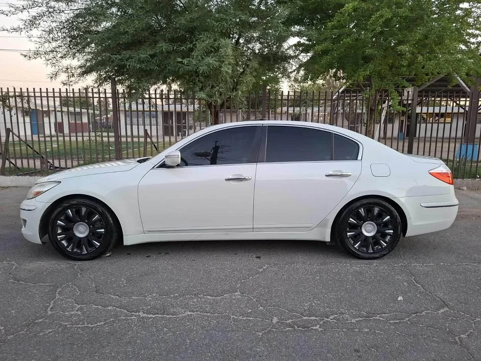 2009 Hyundai Genesis - Image 7 of 14