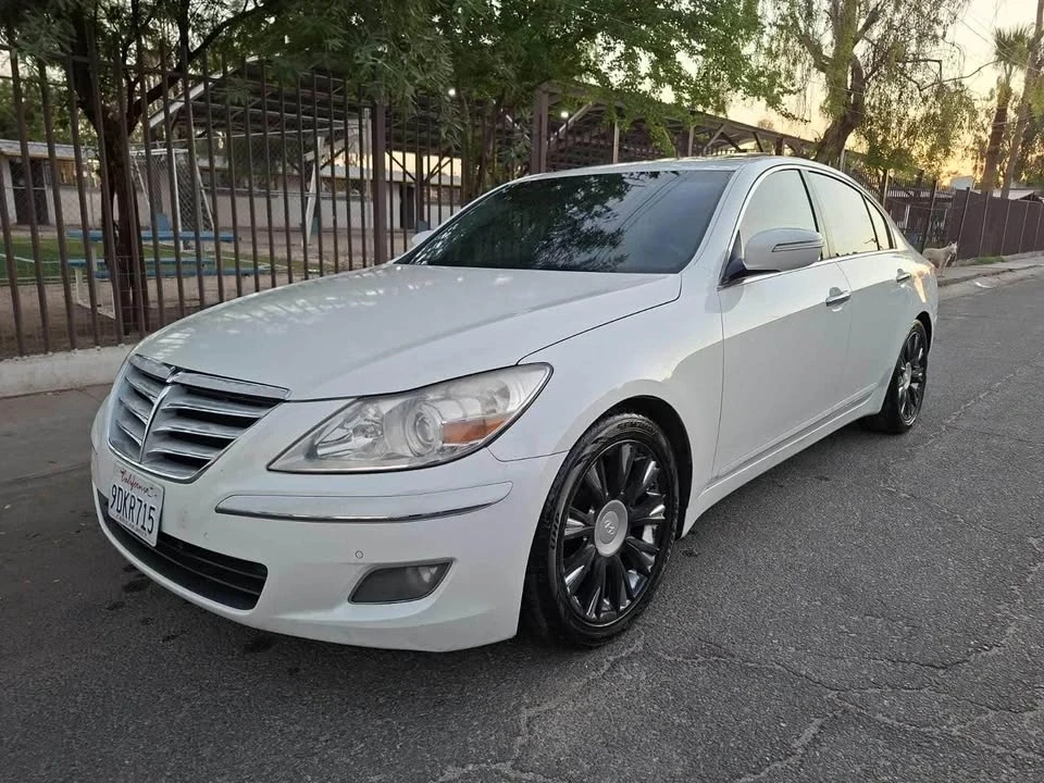 2009 Hyundai Genesis - Image 8 of 15
