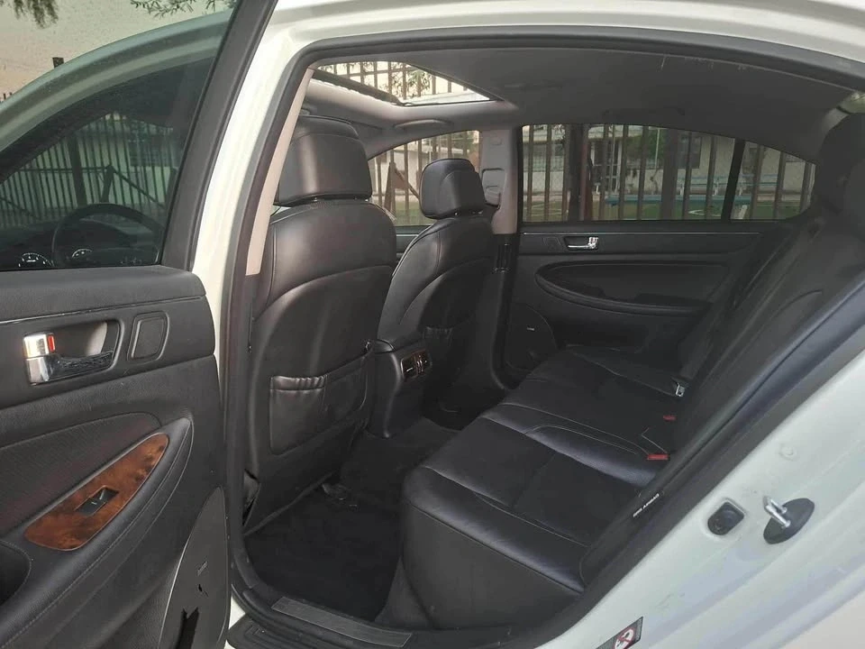 2009 Hyundai Genesis - Image 12 of 14