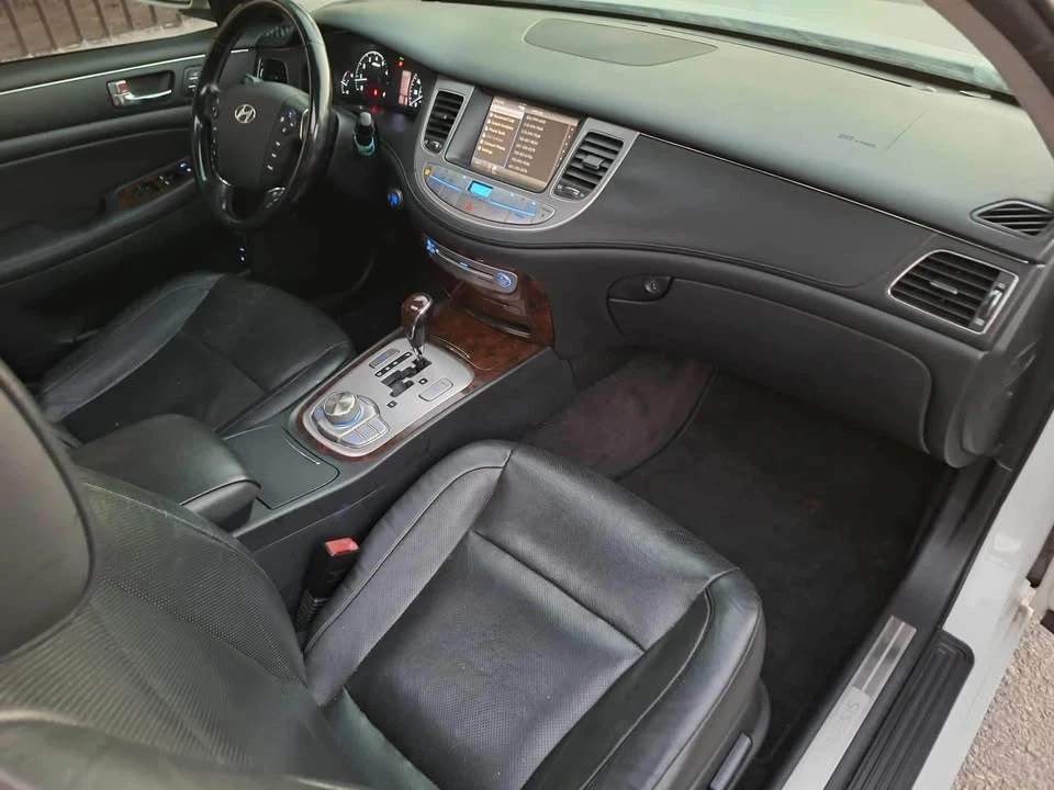 2009 Hyundai Genesis - Image 13 of 14