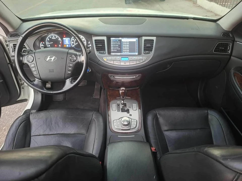 2009 Hyundai Genesis - Image 10 of 15