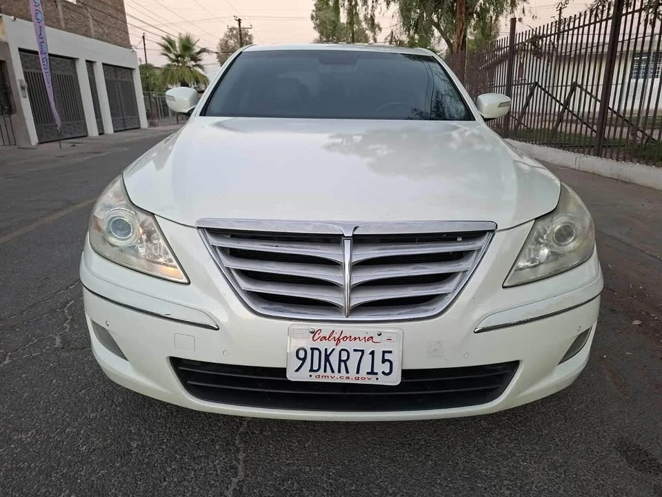2009 Hyundai Genesis - Image 4 of 14