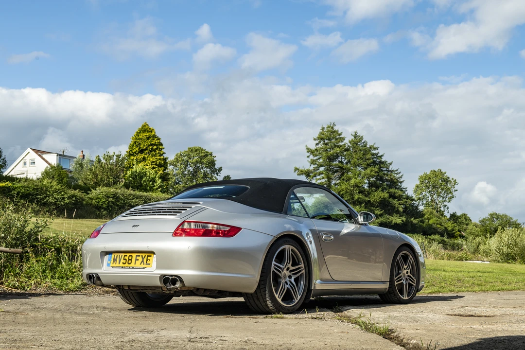 2009 Porsche 997 Carrera 4 - Image 16 of 31
