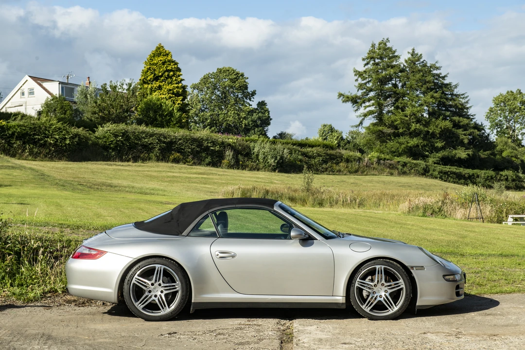 2009 Porsche 997 Carrera 4 - Image 17 of 31
