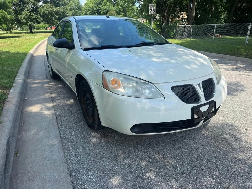 2009 Pontiac G6 - Image 2 of 13