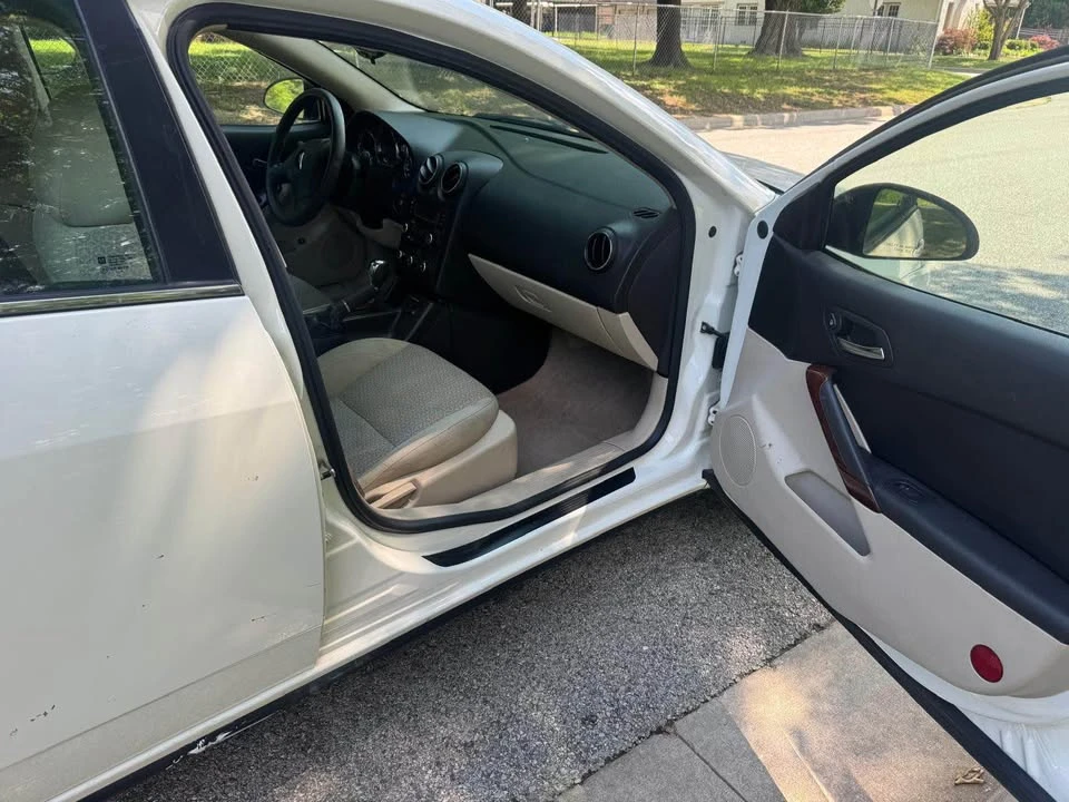 2009 Pontiac G6 - Image 10 of 13
