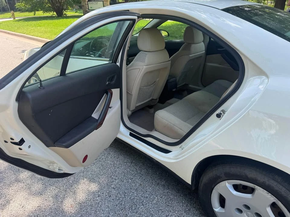2009 Pontiac G6 - Image 6 of 13