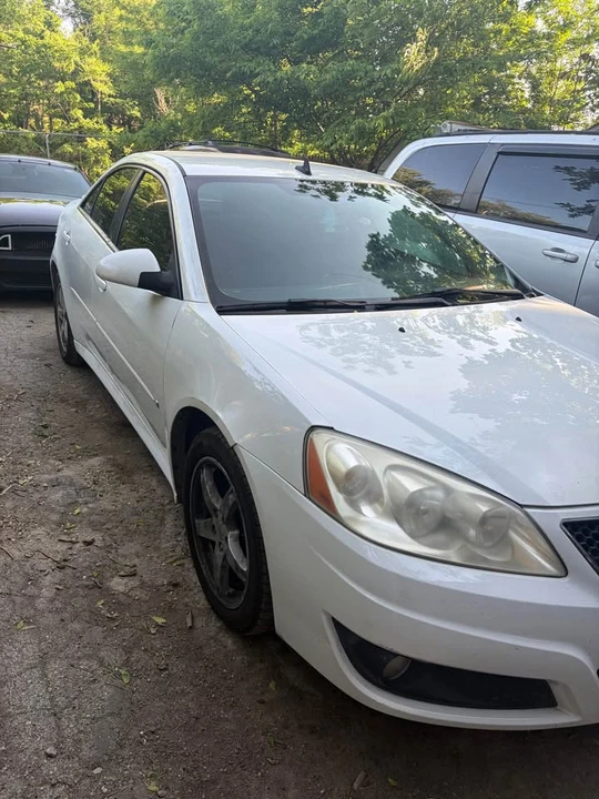 2009 Pontiac G6 - Image 2 of 6