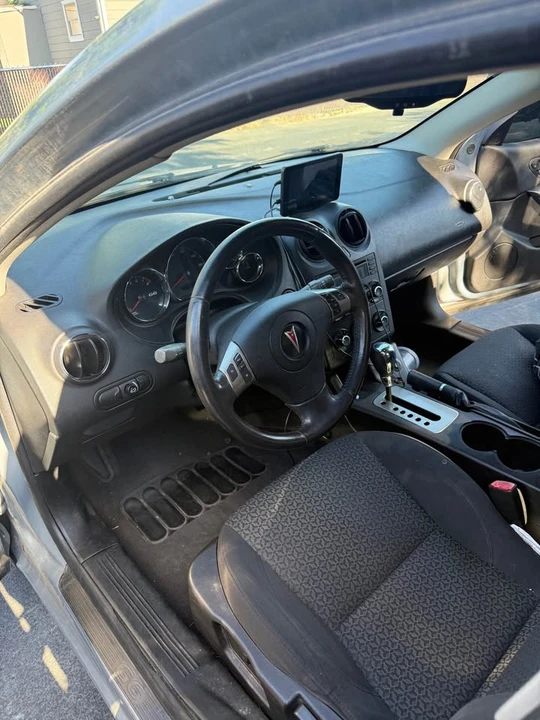 2009 Pontiac G6 - Image 2 of 3