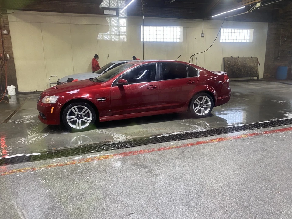 2009 Pontiac G8 - Image 2 of 15
