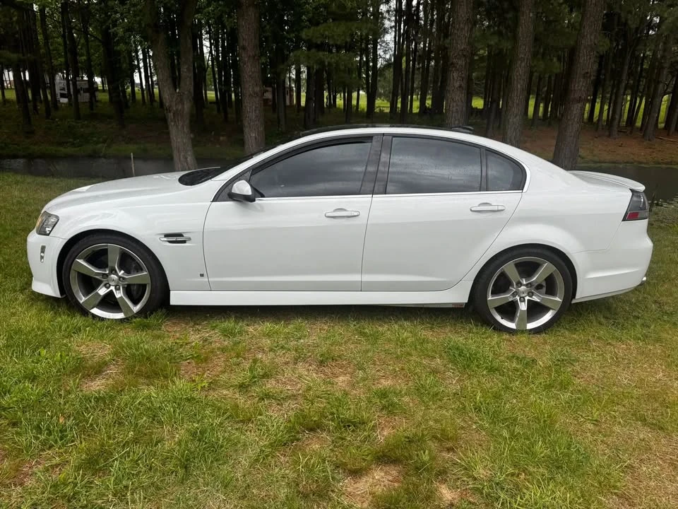 2009 Pontiac G8 - Image 2 of 16