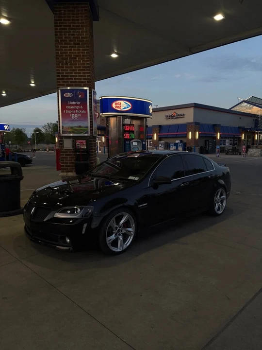 2009 Pontiac G8 - Image 2 of 13