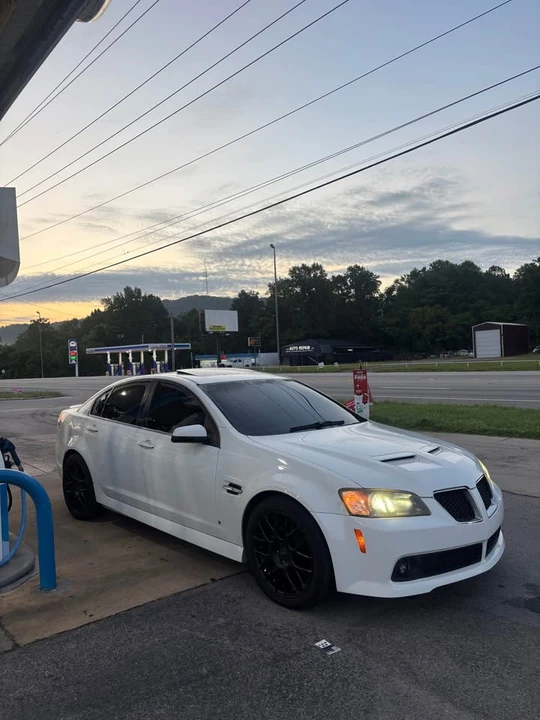 2009 Pontiac G8 - Image 2 of 3