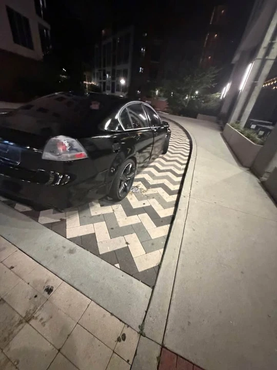 2009 Pontiac G8 - Image 2 of 8